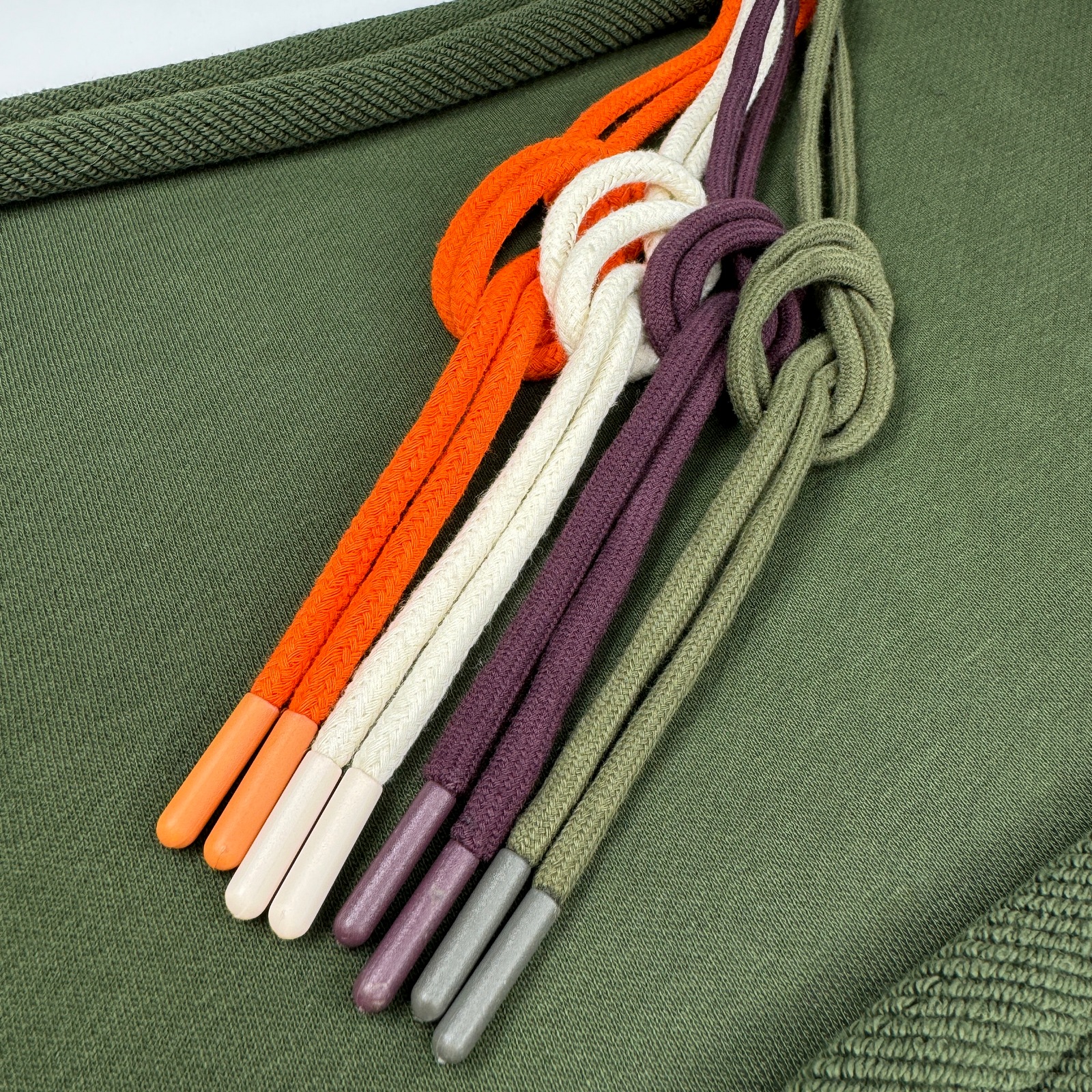 Шнуры, шнурки с наконечником